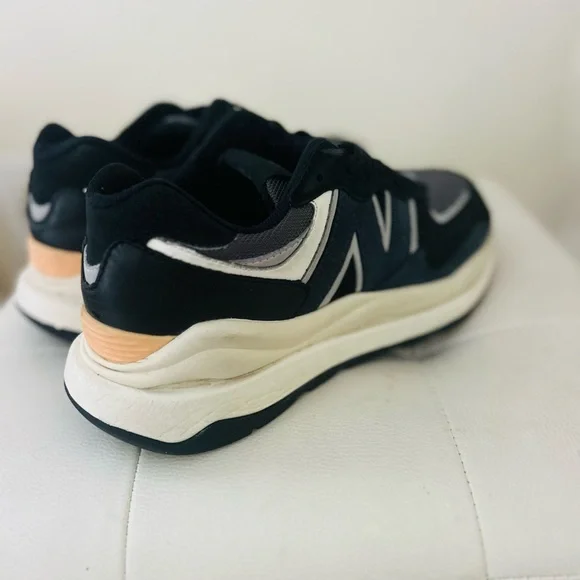 New Balance Women’s 57//40 Sneakers Gray & Black Size 8